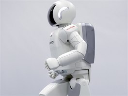 Humanoidní robot Asimo zvládne běh rychlostí až 9 kilometrů za hodinu.
