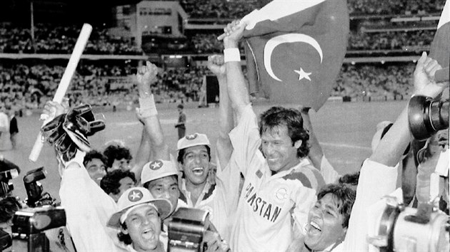 V roce 1992 Imran Chán dovedl Pákistán k titulu mistra světa v kriketu
