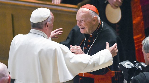 Kardinál Theodore McCarrick a papež František (23. září 2015)