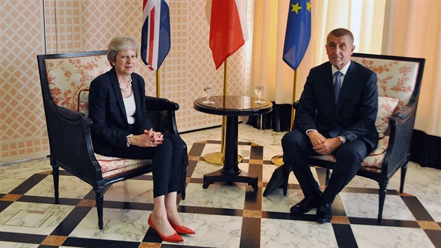 Český premiér Andrej Babiš jednal v Salcburku s britskou premiérkou Theresou Mayovou. (27. července 2018)