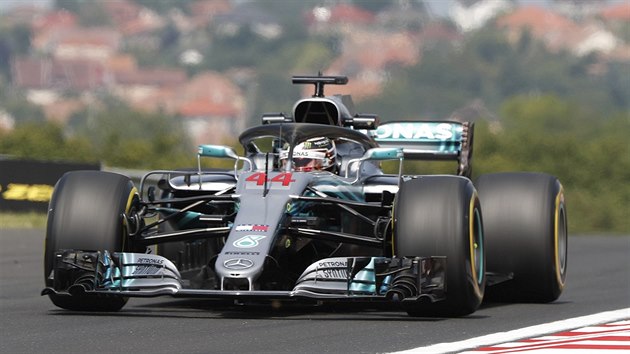 Britsk idi Mercedesu Lewis Hamilton bhem kvalifikace na Velkou cenu Maarska.