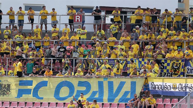 Opavt fanouci na stadionu v Brn.