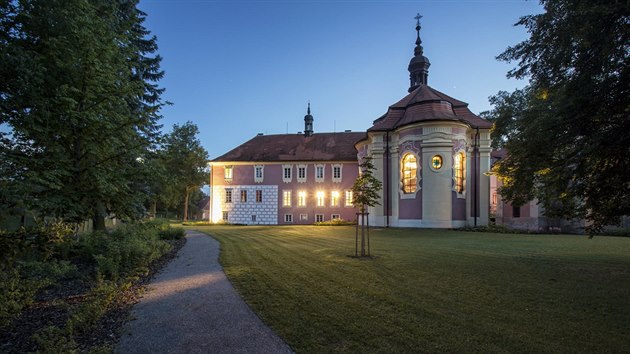 Na zámku Mitrowicz skončila desetiletá náročná obnova. Na snímku je současný stav památky.