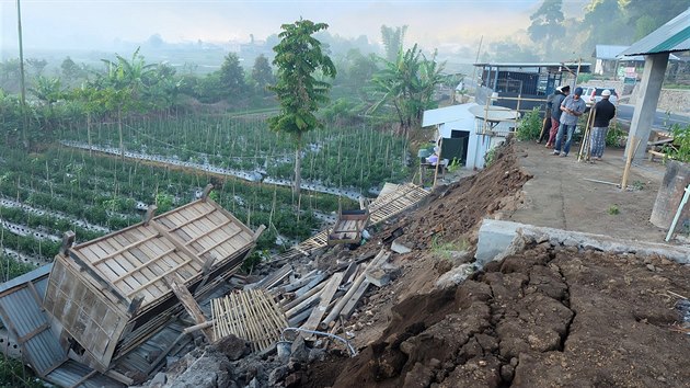 Zemětřesení o síle 6,4 stupně dnes zasáhlo indonéský ostrov Lombok, ležící nedaleko od oblíbené turistické destinace Bali. (29.7.2018)