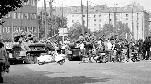 Brnnsk ulice bhem srpnovch udlost v roce 1968.