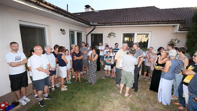 Veern setkn bvalch klient zkrachoval spolenosti H-Systm. Podle rozhodnut Nejvyho soudu se mus z nemovitost ve stedoeskch Horomicch bhem msce vysthovat. (24. ervence 2018)