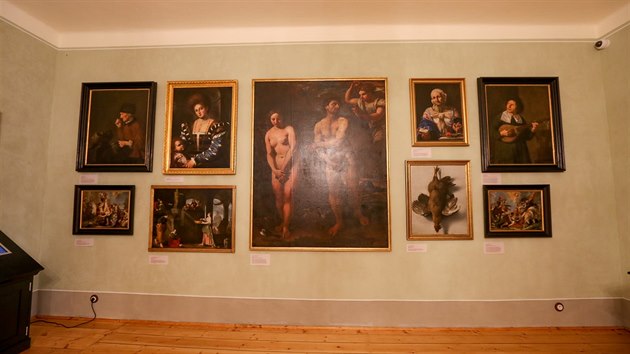 Výstava s názvem Dokonalý diplomat ukazuje na zámku v Jindřichově Hradci artefakty a předměty připomínající diplomatické mise rodu Černínů v 17. až 20. století.