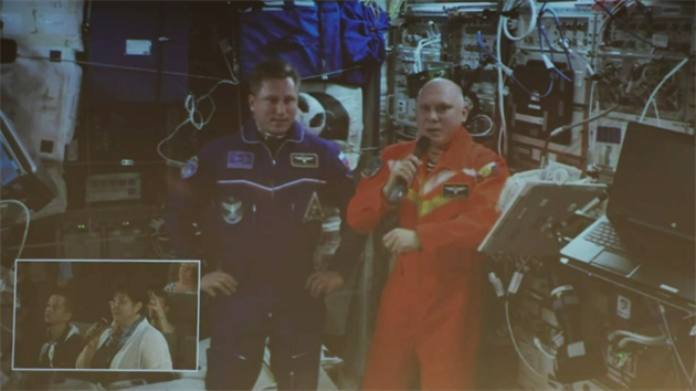 Ruští kosmonauti na ISS, se kterými se účastníci letní školy na několik minut spojili. (20. července 2018)