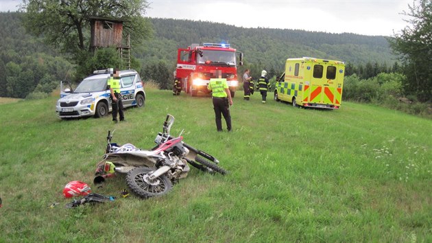 V ptek hasii ze stanice Vsetn vyjeli krtce po pt hodin odpoledn k hlen nehod dvou motork na Vsetnsku u obce Ratibo  Holon. (27. ervence 2018)
