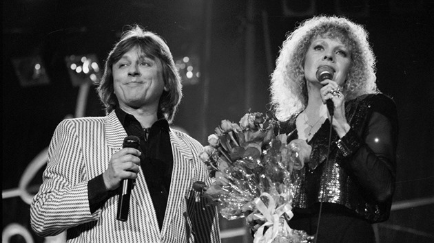 Václav Neckář a Eva Pilarová v pražské Lucerně na koncertě k padesátinám zpěvačky (13. září 1989)
