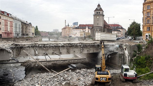 Bourání mostu v Komenského ulici v centru Olomouce. Pochází z roku 1941.