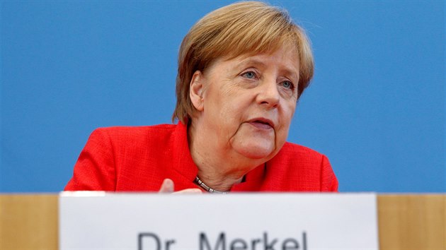 Německá kancléřka Angela Merkelová odpovídá na dotazy novinářů při své tradiční letní tiskové konferenci v Berlíně. (20. července 2018)