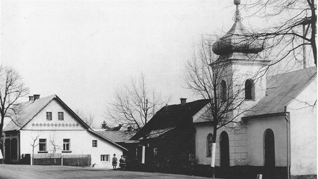 drec nad Doubravou neml nikdy kostel, ale kapli, je byla spojen s hasiskou zbrojnic. Takto vypadala v roce 1930.