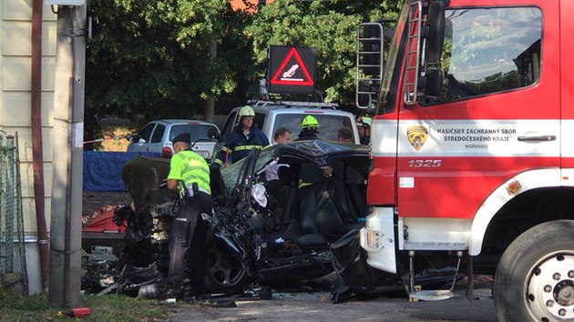 Při nehodě automobilu v obci Hředle na Berounsku zemřel řidič (20.7.2018)