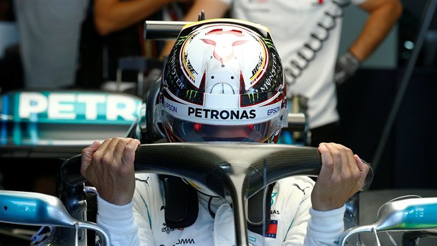 Lewis Hamilton při tréninku na Velkou cenu Německa formule 1.