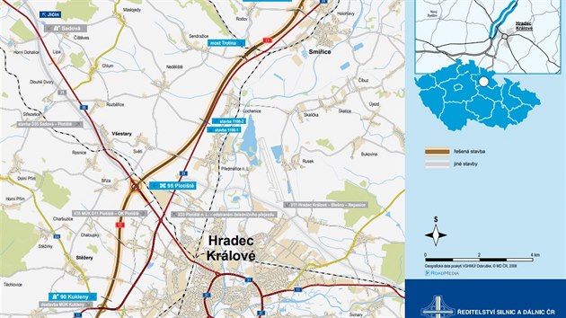 Dlnice D11 dosud konila na mezirovov kiovatce v Kuklench (na map vyznaeno jako 90 Kukleny). Odtud bude dlnice pokraovat podl silnice I/33 do Pedmic a do Jarome (viz een stavba).