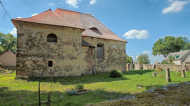 Kostel sv. Bartolomje v Plezech na Karlovarsku.