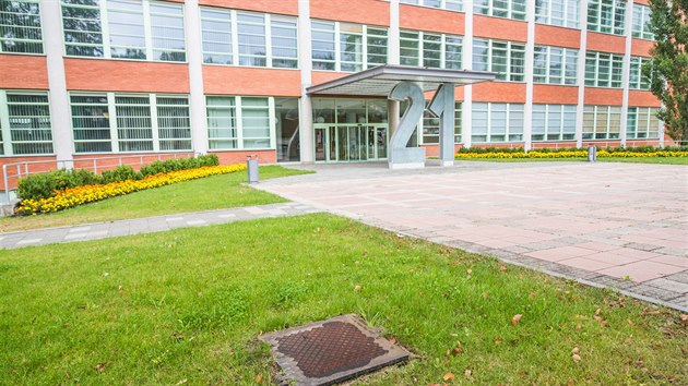 Podzemní chodba vede ve Zlíně z baťovského areálu až ke sportovní hale. Na snímku jeden ze vstupů u budovy krajského úřadu.