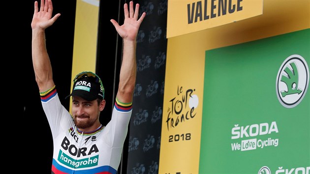 Peter Sagan se raduje z triumfu ve 13. etap Tour de France.