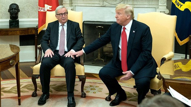 Americký prezident Donald Trump se setkal s předsedou Evropské komise Junckerem (25. července 2018).