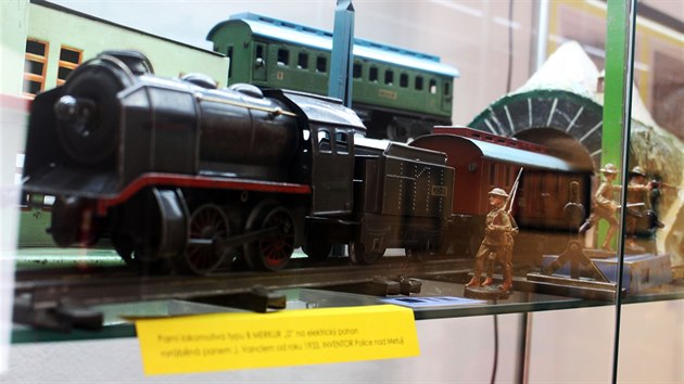 V holýšovském domě historie je expozice čítající kolem šesti set exponátů. Jedná se o miniatury hraček z vojenského prostředí.