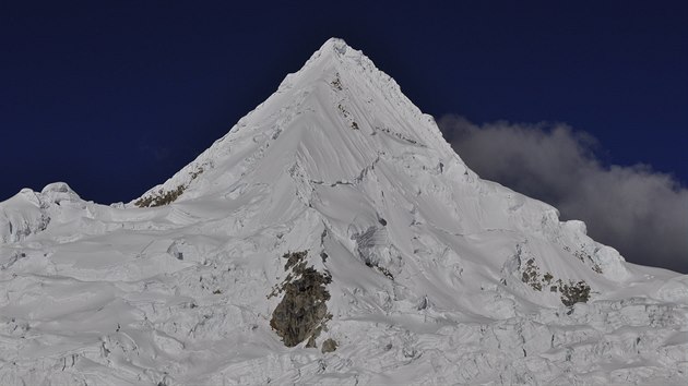 Podle horolezce je peruánská hora Alpamayo s 5 947 metry nejkrásnější na světě.