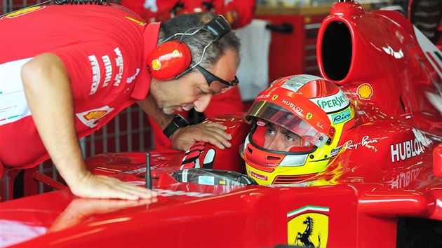 Ferrari přivezlo do Brna formuli, kterou předvedlo na Masarykově okruhu.