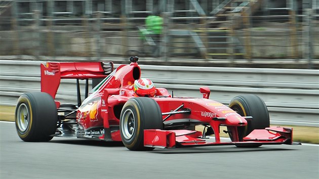 Ferrari přivezlo do Brna formuli, kterou předvedlo na Masarykově okruhu.