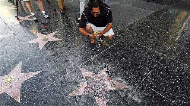 Poškozená hvězda Donalda Trumpa na hollywoodském chodníku slávy (Los Angeles, 25. července 2018)