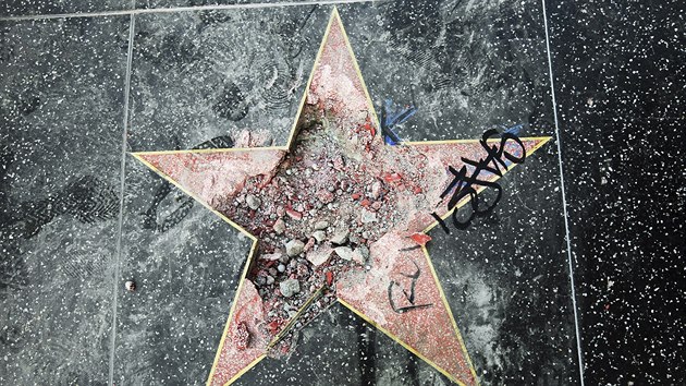 Poškozená hvězda Donalda Trumpa na hollywoodském chodníku slávy (Los Angeles, 25. července 2018)