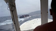 Migranti na gumovém člunu