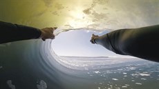 Surfa Koa Smith chytil u Namibie perfektní vlnu. Svezl se na ní neuvitelných...