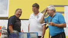 Antonín Panenka (vlevo) a Karol Dobia ve sportovním areálu TJ Sapeli Polná.