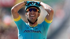 panlský jezdec stáje Astana Omar Fraile se raduje z vítzství ve 14. etap...