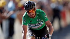 Slovák Peter Sagan přijíždí do cíle 14. etapy Tour de France.
