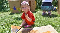 Děti vyráběly horské chaty z kartónu. Na Prašivé se konala první z letošních...
