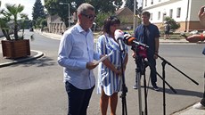 Premiér Andrej Babi a ministryn financí Alena Schillerová po jednání na...