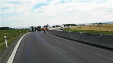 Na obchvatu Olomouce havaroval kamion, převrácená souprava silnici dočasně...