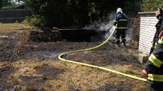 Požár travního porostu a odpadu v Lískovicích na Jičínsku (24.7.2018).