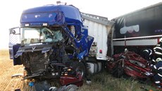 Vá�ná nehoda �ty� vozidel u Urbanic na Hradecku (26.7.2018).