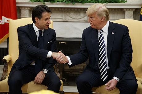 Prezident Donald Trump se setkal s italským premiérem Giuseppem Contem. (30....