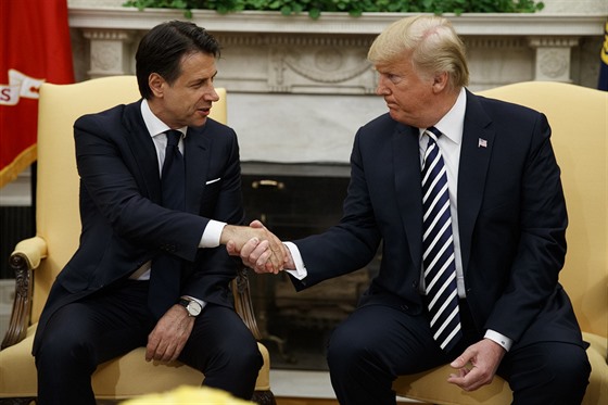 Prezident Donald Trump se setkal s italským premiérem Giuseppem Contem. (30....