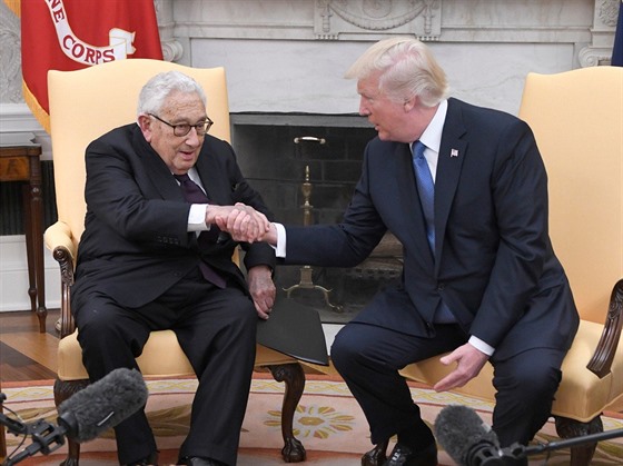 Kissinger je stará, ale zkušená hlava za ruskou politikou Donalda Trumpa.