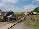 Po srce vlaku s traktorem u Smrkovic na Psecku vykolejil vlak. (31. ervence...