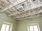 V prvním pate byly nalezeny barokní malované trámové záklopové stropy.