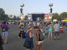 Hlavní scéna festivalu Colours of Ostrava, stále tepající srdce festivalu. 