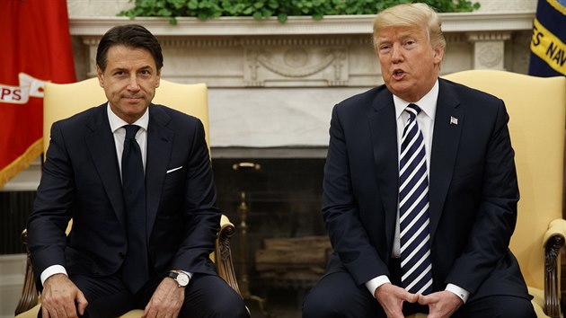 Prezident Donald Trump se setkal s italským premiérem Giuseppem Contem. (30. července 2018)