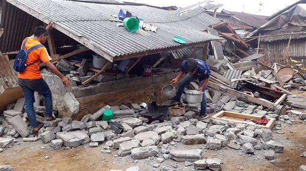 Indonéský ostrov Lombok zasáhlo silné zemětřesení. (30. července 2018)