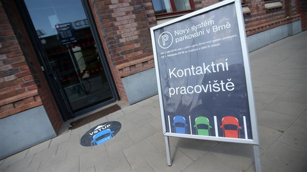 Pro zájemce, kteří chtějí vyřídit rezidentní parkování v centru Brna, se v pondělí otevřelo pracoviště na adrese Zvonařka 5.