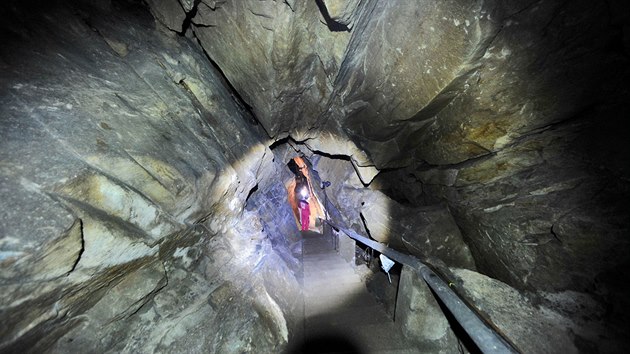 Z pvodn krpnkov vzdoby jeskyn Pod eptouchovem u mnoho nezbylo.